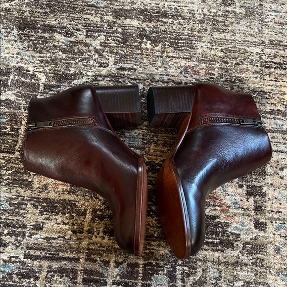 NWOT Patricia Nash Brown Leather Ankle Booties - Picture 3 of 6